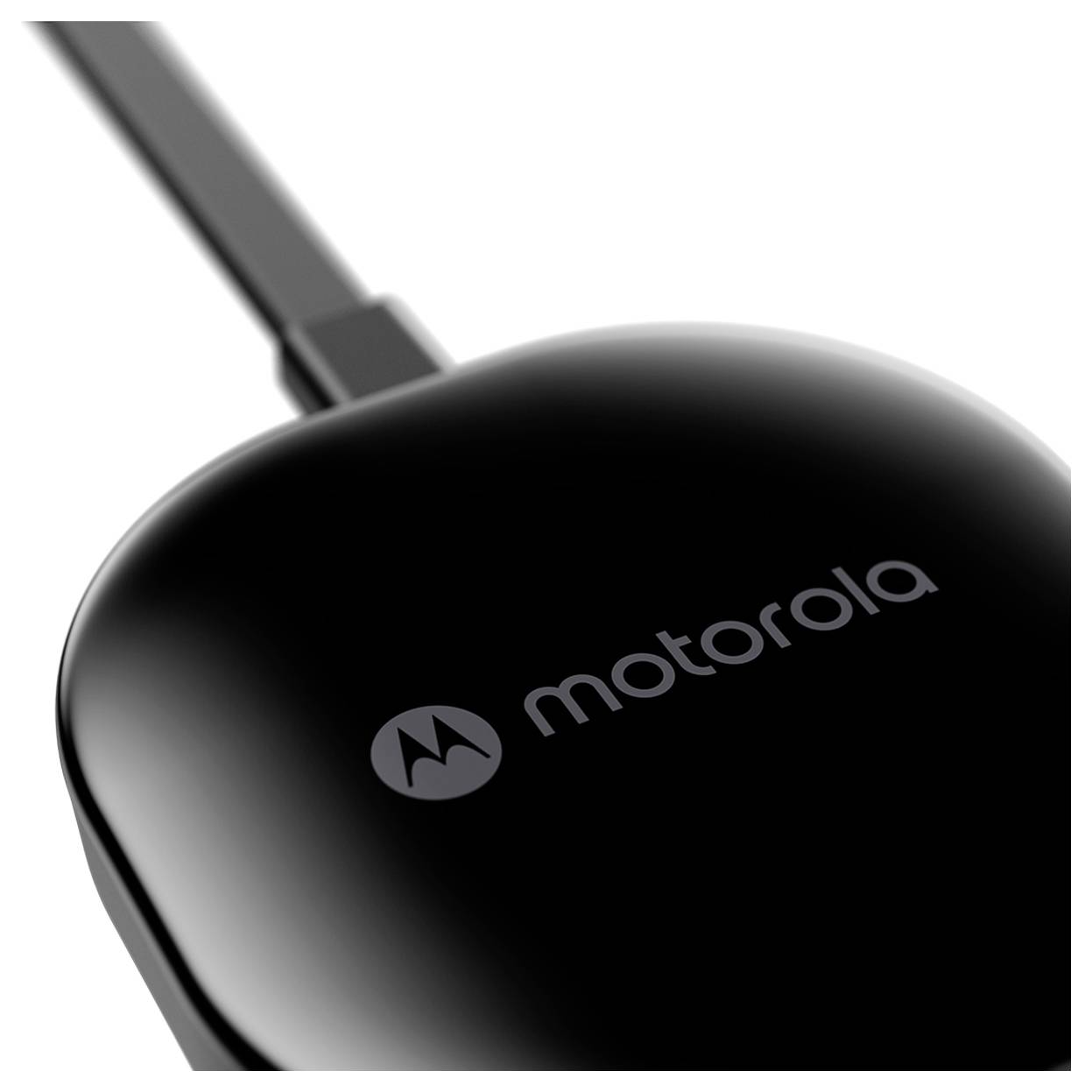 Eine Nahaufnahme der glatten, glänzenden Oberfläche eines schwarzen Motorola-Streaming-Geräts mit dem Motorola-Logo auf der Oberseite.