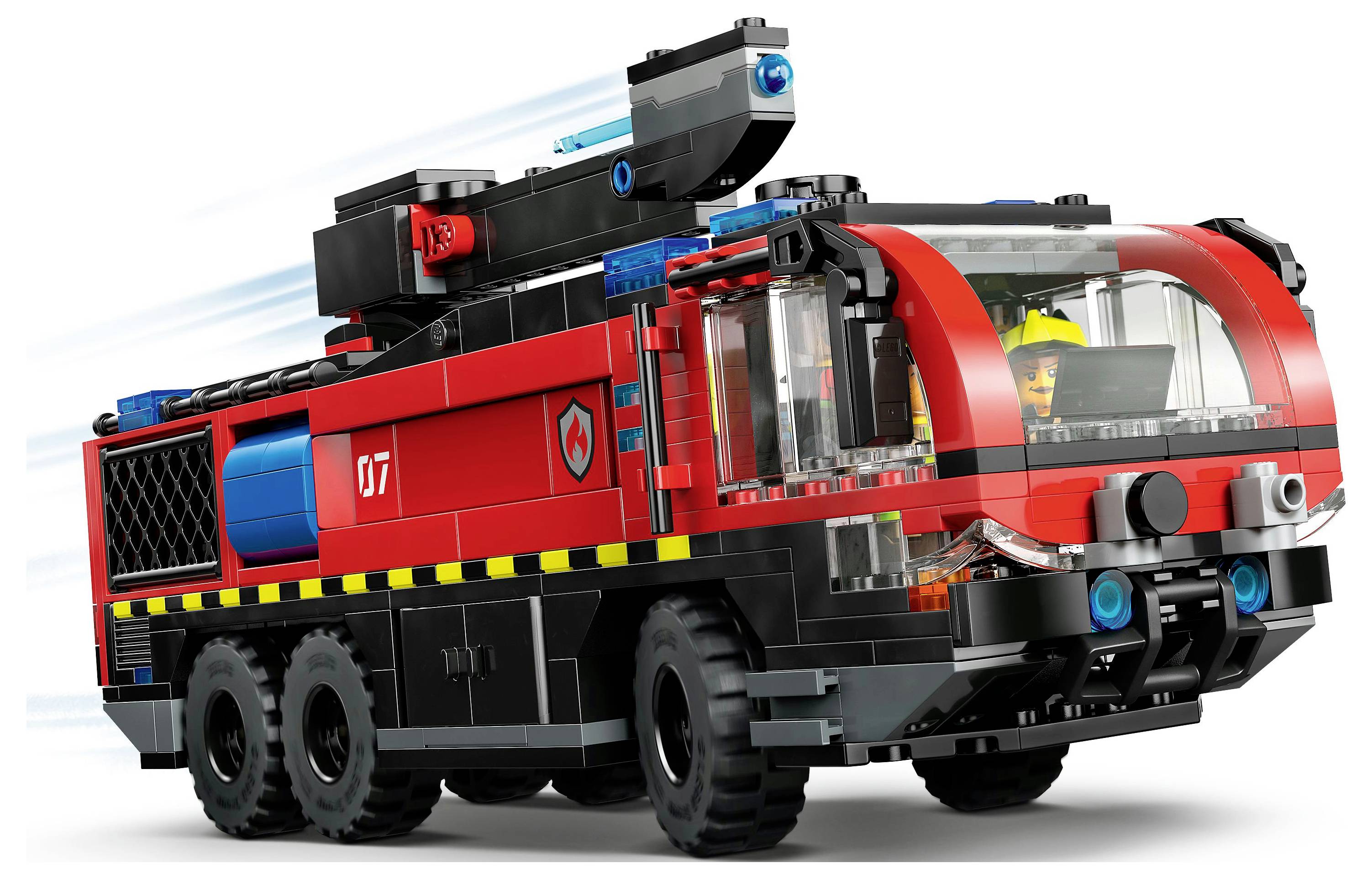 Ein Spielzeug-Feuerwehrauto, das aus ineinandergreifenden Bausteinen konstruiert wurde, mit einem eleganten, modernen Design in den Farben Rot und Schwarz, ausgestattet mit einer Leiter und einem Wasserwerfer auf dem Dach.