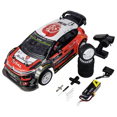 Ein ferngesteuertes Autoset mit einem detaillierten roten und weißen Rallyeautomodell, Ersatzreifen, Akkupack, Werkzeugen und einer Fernbedienung.