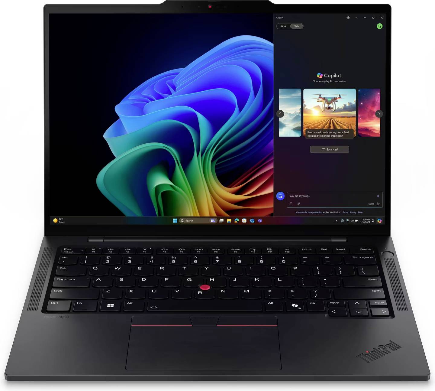 Ein Laptop mit offenem Bildschirm zeigt ein buntes Hintergrundbild und eine geöffnete Anwendung namens 'Copilot' im rechten Bildschirmbereich.