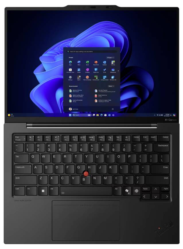 Laptop mit sichtbarem Windows 11-Startmenü auf dem Bildschirm. Die Tastatur zeigt ein Touchpad und einen roten Trackpoint.