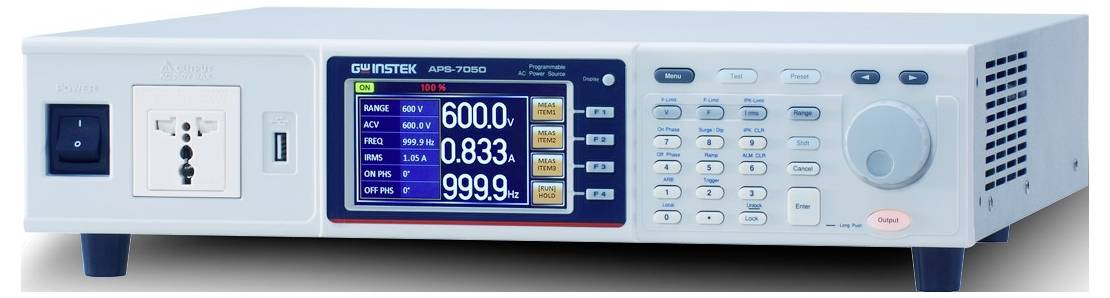 Ein elektronisches Gerät mit Einstellungen auf einem digitalen Bildschirm. Der Bildschirm zeigt '600V, 0.833A, 999.9VA'. Steuerungstasten und ein Drehknopf befinden sich rechts.