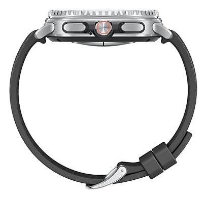 Eine intelligente Armbanduhr, von der Seite gezeigt, mit Betonung ihrer metallfarbenen Oberfläche, kreisförmigen Tasten und verstellbarem schwarzen Armband.