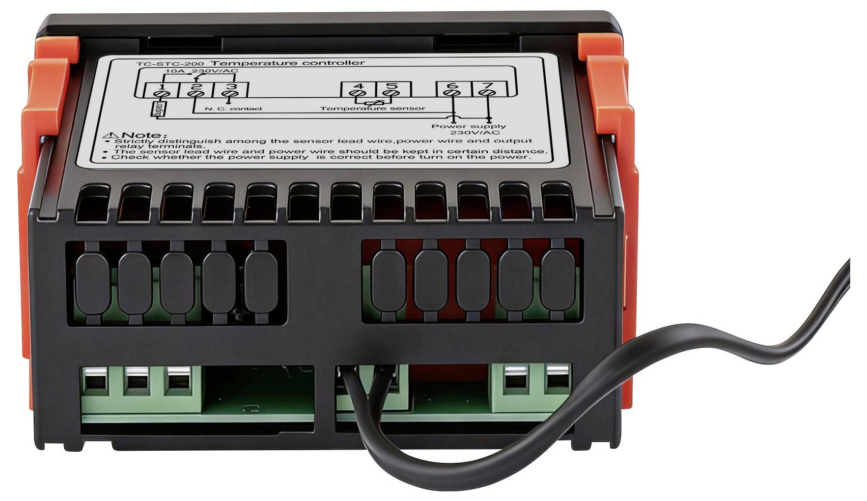 Digitaler Temperaturregler mit Display und mehreren Anschlussanschlüssen, mit Schaltplänen und Notizen. Schwarze und orangefarbene Gehäuse.