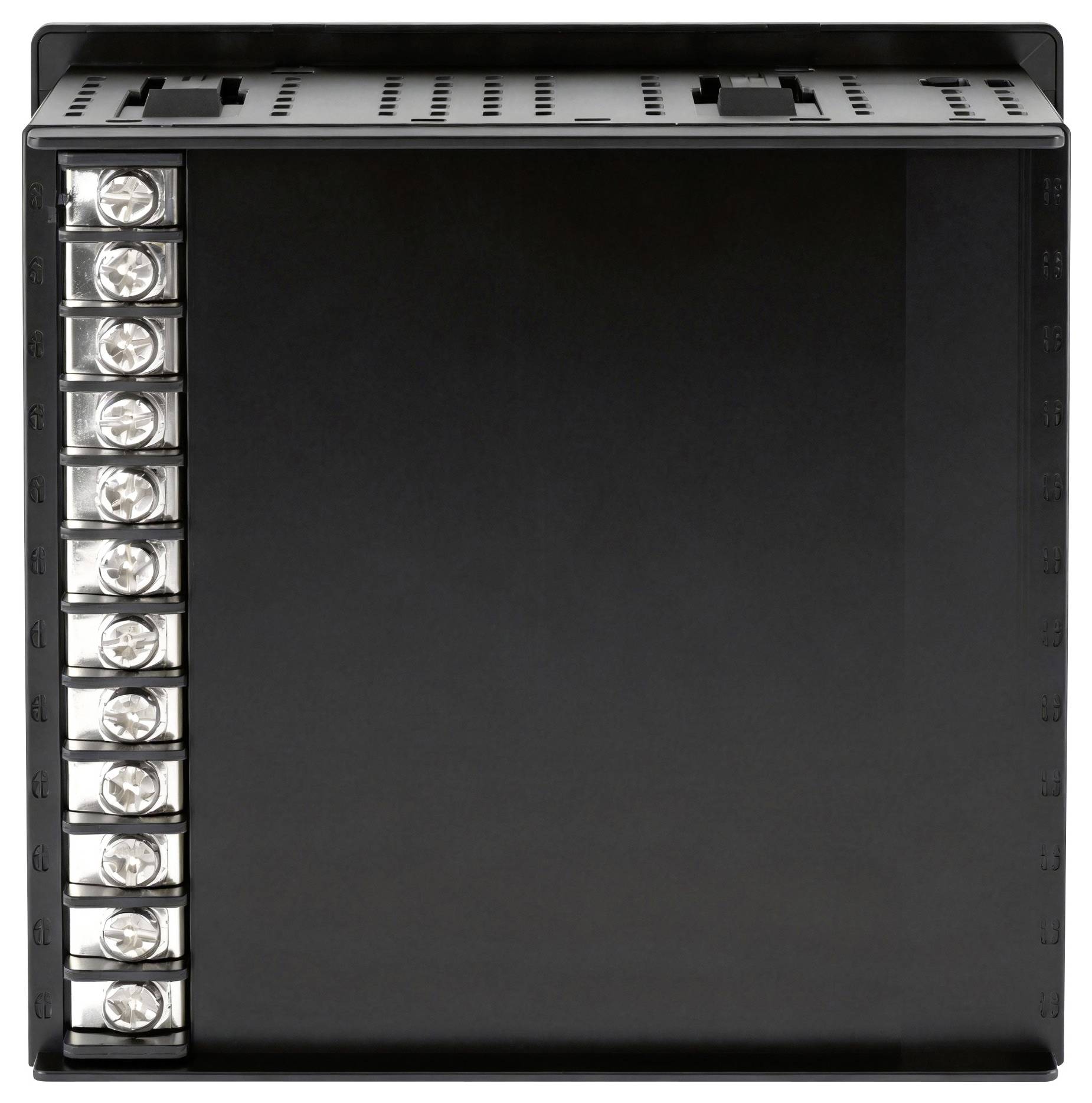 Ein schwarzes elektronisches Gerät mit rechteckiger Form, das auf der linken Seite eine vertikale Reihe von zehn Metallschrauben für Verbindungen aufweist.