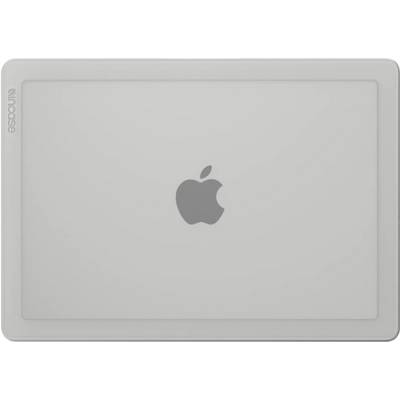Ein geschlossener silberner Laptop mit einem zentrierten 'Apple' Logo auf dem Deckel, umgeben von einer transparenten Schutzumhüllung der Marke 'Incase'.