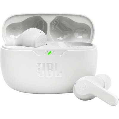 Weiße kabellose Kopfhörer in einer geöffneten Ladeschachtel mit einem sichtbaren grünen Licht auf der Vorderseite, mit JBL-Markenlogo versehen.