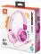 Eine Schachtel mit JBL JR 320 Kinderkopfhörern in rosa Design, mit integriertem Mikrofon, Cartoon-Sticker und einer Notiz „für Kinder ab 3 Jahren entwickelt".