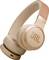 Beige Over-Ear Wireless-Kopfhörer mit 'JBL' Logo auf der Ohrmuschel, ausgestattet mit gepolstertem Kopfbügel und USB-C-Ladeanschluss.