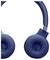 Blaue Over-Ear-Kopfhörer mit gepolsterten Ohrmuscheln und einem strukturierten Kopfbügel, teilweise von der Seite sichtbar.