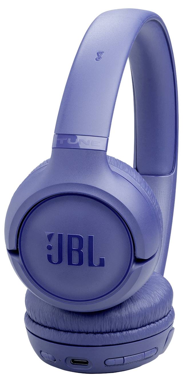 Ein Paar blauer Over-Ear-JBL-Kopfhörer mit gepolstertem Kopfbügel, sichtbaren Bedienelementen und einem Ladeanschluss auf der Ohrmuschel.