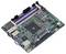 Eine grüne Computer-Mainboard mit RAM-Steckplätzen, einem Sockel für den Zentralprozessor, Kühlkörpern und mehreren Anschlüssen für Konnektivität und Stromversorgung.