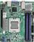 Eine grüne Computerplatine mit einer zentralen CPU-Fassung, mehreren RAM-Steckplätzen sowie verschiedenen Anschlüssen und Ports für Komponenten und Peripheriegeräte.