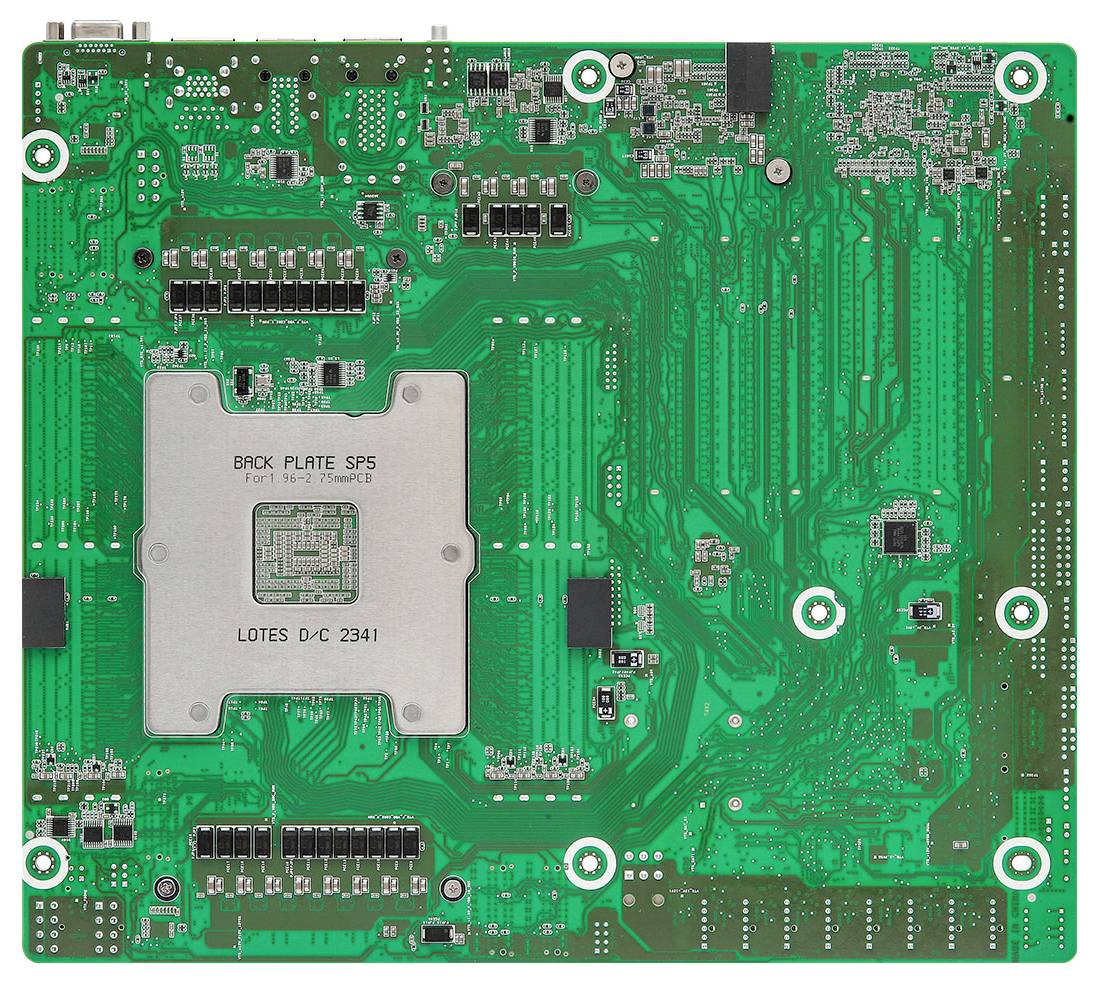 Eine grüne Computerplatine mit einem großen zentralen Prozessor, der mit "Back Plate SPS" beschriftet ist, mit verschiedenen Komponenten und Leiterbahnen.