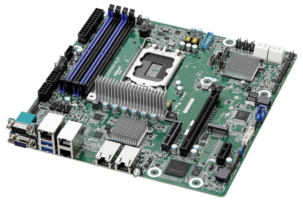 Eine Mainplatine mit mehreren Steckplätzen für RAM, einem CPU-Sockel und verschiedenen Anschlüssen für Ein- und Ausgabe, die die wesentlichen Komponenten zum Aufbau eines PCs veranschaulicht.