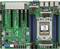 Eine Draufsicht auf ein grünes Computermotherboard mit Hervorhebung mehrerer PCIe-Steckplätze, RAM-Steckplätze und einem großen CPU-Sockel mit einem Warnaufkleber.