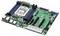 Eine grüne Computerplatine mit mehreren RAM-Steckplätzen, einem großen quadratischen CPU-Sockel, Kühlkörpern sowie verschiedenen Anschlüssen und Ports.