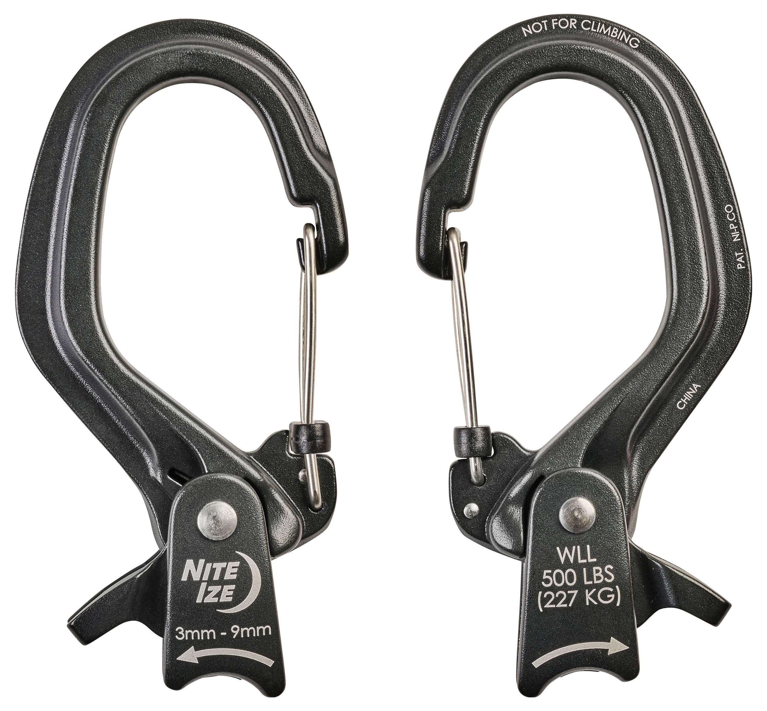 Zwei schwarze Karabinerhaken mit Sicherheitsverschluss, beschriftet mit 'Nite Ize'. Links: '3mm - 9mm'; Rechts: 'WLL 500 LBS (227 KG)'. Markierung 'NICHT FÜR KLETTERN'.