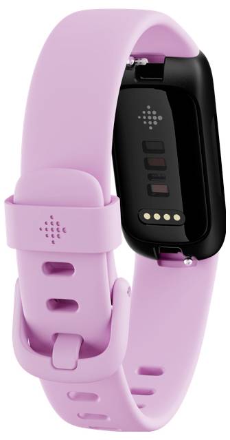 Eine Smartwatch mit einem rosa Armband und einem schwarzen Zifferblatt, die Metallkontaktpunkte für Ladezwecke oder Sensoren auf der Unterseite zeigt.