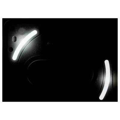 Ein Smartphone mit zwei bogenförmigen LED-Lichtern auf der Rückseite, die vor einem dunklen Hintergrund beleuchtet sind und die Kamera sowie das elegante Design hervorheben.