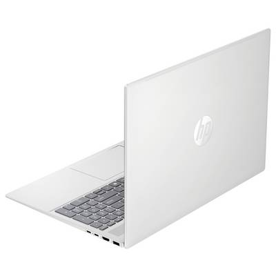 Ein silberner Laptop, halb geöffnet, zeigt Tastatur und Trackpad, mit einem HP-Logo auf dem Deckel.