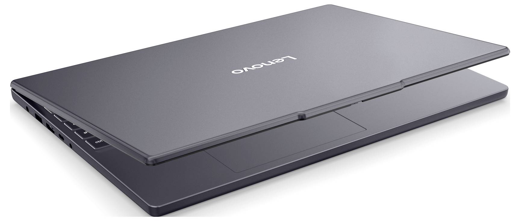 Ein teilweise geöffneter Lenovo-Laptop, von der Seite betrachtet, zeigt ein elegantes Design und minimale Dicke.