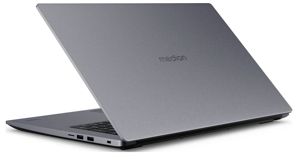 Ein schlanker, silber-grauer Laptop aus einem Seitenwinkel, mit dem 'medion' Logo auf dem Deckel, teilweise geöffnet mit Tastatur und Anschlüssen.