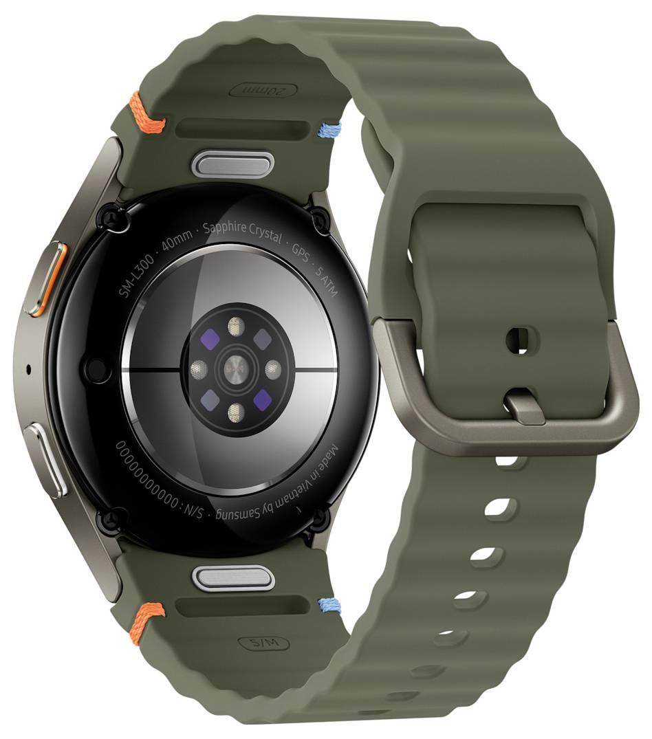 Eine Smartwatch mit rundem Display, Sensorarray auf der Rückseite, olivgrünem Silikonarmband und Metallgehäuse, entwickelt für Fitness-Tracking.