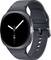 Eine schlanke, moderne schwarze Smartwatch mit einem analogen Zifferblatt, auf dem die Uhrzeit auf 10:10 Uhr eingestellt ist, das Datum als Samstag, der 28., angezeigt wird und mit einem Gummiarmband ausgestattet.