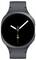 Eine Smartwatch mit einem runden schwarzen Display zeigt die analoge Zeit mit weißen Stunden- und Minutenzeigern und das heutige Datum 'SA 28' in der Mitte.