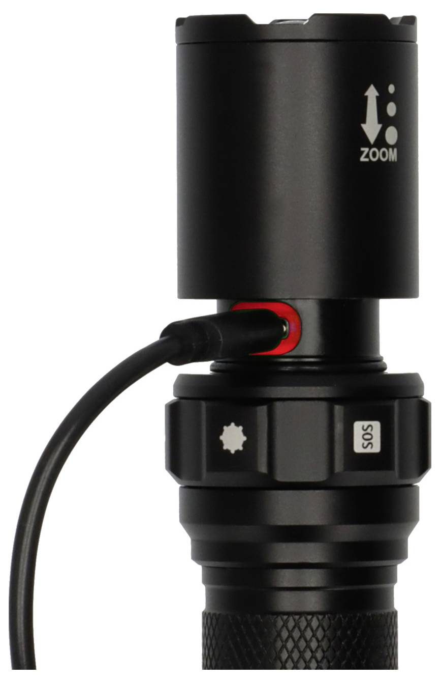 Eine schwarze Taschenlampe mit 'ZOOM' und Symbolen auf dem oberen Teil, mit einem Netzkabel, das angeschlossen ist, und Tasten mit der Beschriftung 'SOS' und einem Zahnrad-Symbol.