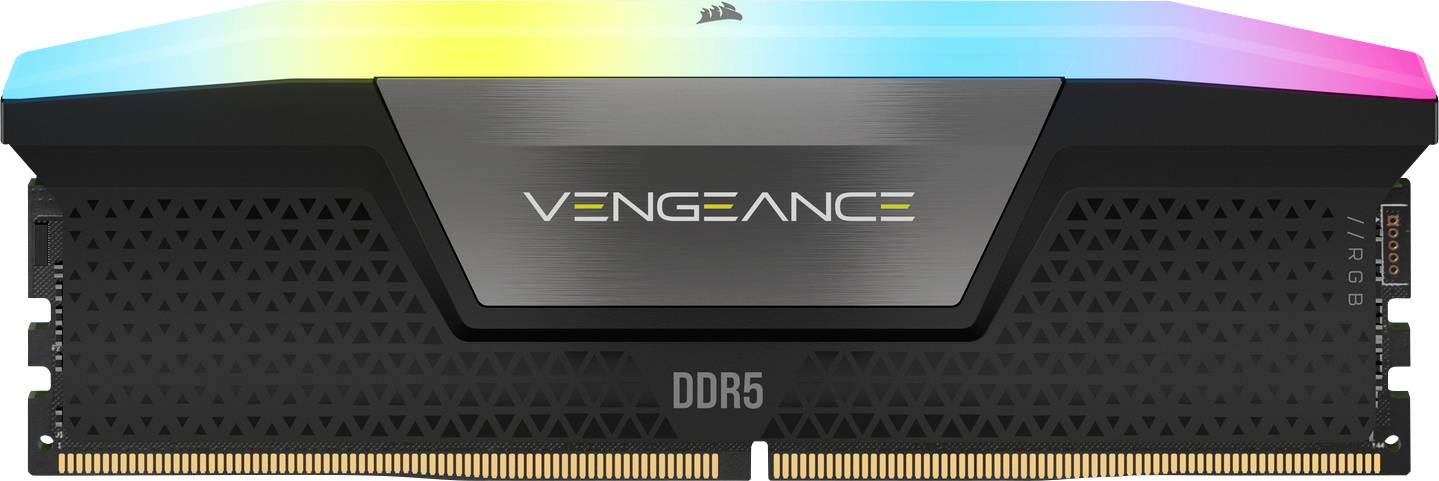 Ein schwarzer und mehrfarbiger Corsair Vengeance DDR5 RAM-Modul mit RGB-Beleuchtung entlang der oberen Kante, mit „VEN GEANCE" Branding auf der Vorderseite.