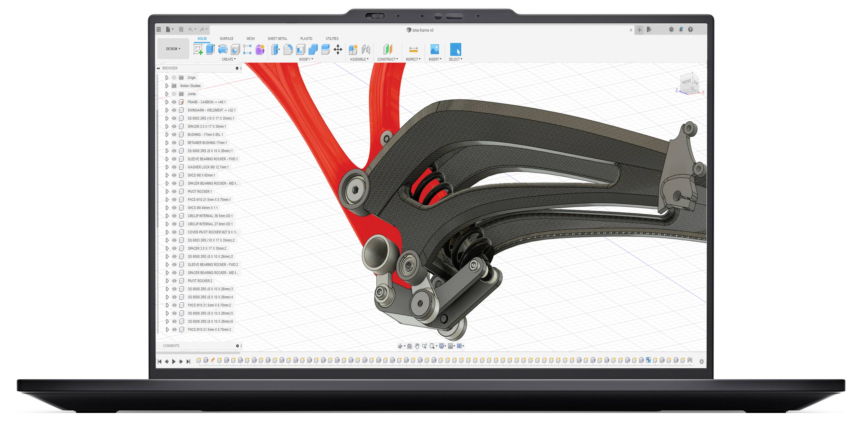Ein Laptop-Bildschirm zeigt 3D-CAD-Software mit einem detaillierten Modell einer mechanischen Komponente und präsentiert komplexe Designelemente.
