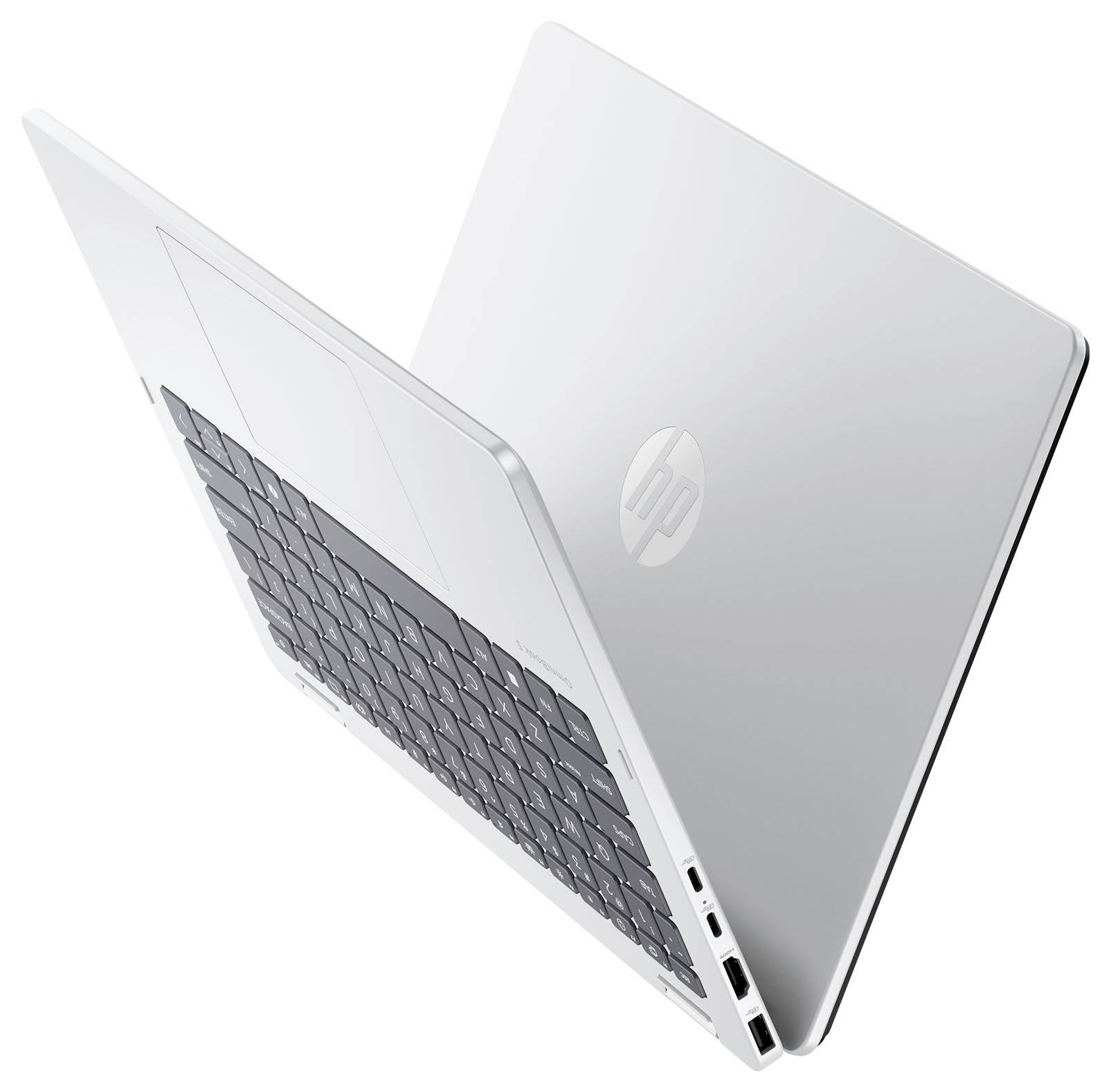 Ein offener silberner Laptop, von einem leicht erhöhten Winkel aus gesehen, der eine Tastatur und einen teilweise sichtbaren Bildschirm zeigt. Das HP-Logo ist auf dem Deckel zu erkennen.