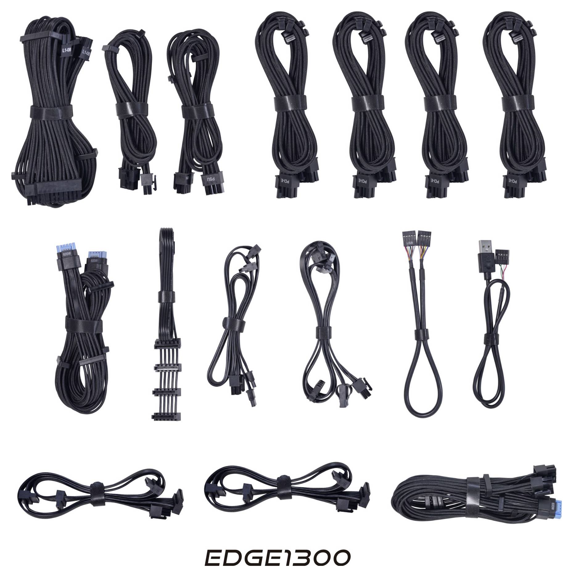 Eine Sammlung schwarzer Computerkabel, horizontal ausgelegt, darunter verschiedene Typen wie SATA-, USB- und Stromstecker.