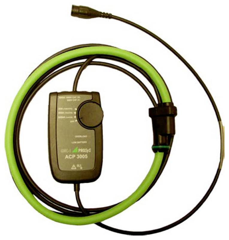 Ein grün-schwarzes Feldsensorgerät mit einem gewickelten Kabel und Anschluss, gekennzeichnet als 'GMAC P50/S/S ACP 300S', entwickelt zur Strommessung.