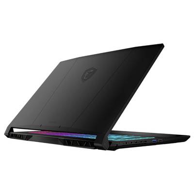 Ein schlankes schwarzes Gaming-Laptop mit einer farbenfrohen hintergrundbeleuchteten Tastatur, halb geöffnet, von hinten betrachtet.