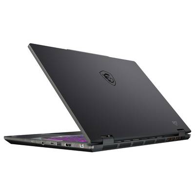 Ein schlankes, schwarzes Laptop, das teilweise geöffnet ist und eine leuchtende Tastatur mit lila Tasten zeigt, verschiedene Anschlüsse an der Seite sichtbar und ein Logo auf dem Deckel.