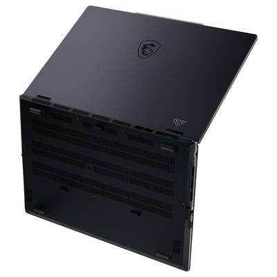 Ein Laptop mit teilweise geöffnetem Bildschirm und sichtbarem Unterpanel, das Lüftungsschlitze und seitliche Anschlüsse zeigt, in schwarzer Ausführung.