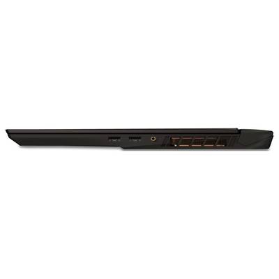 Seitenansicht eines Laptops mit zwei USB-Anschlüssen, einem Kopfhöreranschluss und einem sichtbaren Lüftungsgitter.