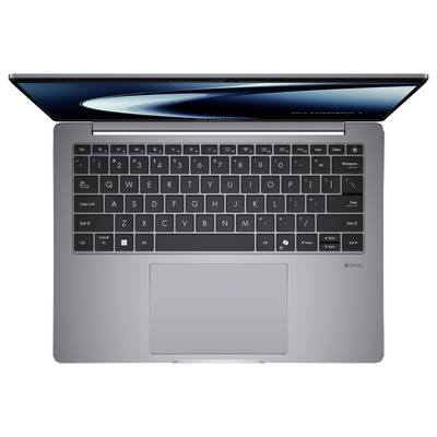 Ein silberner Laptop aus Vogelperspektive, mit einer schwarzen Tastatur mit deutlichen Tastenbeschriftungen und einem großen Touchpad darunter. Der Bildschirm ist teilweise sichtbar.