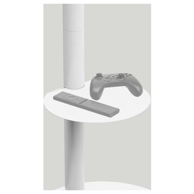 Ein weißer Ständer mit einem kreisförmigen Regal, der einen Gamecontroller und eine rechteckige Fernbedienung trägt.
