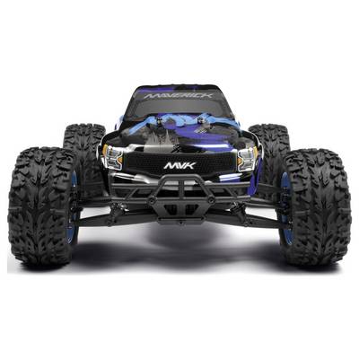 Ein blauer und schwarzer ferngesteuerter Monstertruck mit großen, groben Reifen und dem Wort 'Maverick' auf der Windschutzscheibe. Das Modell wirkt kraftvoll und robust.