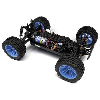 Ferngesteuertes Autochassis mit sichtbarem Motor, Kabeln und Fahrwerksystem. Blaue Räder an allen Seiten deuten auf hochleistungsfähige Reifen hin.
