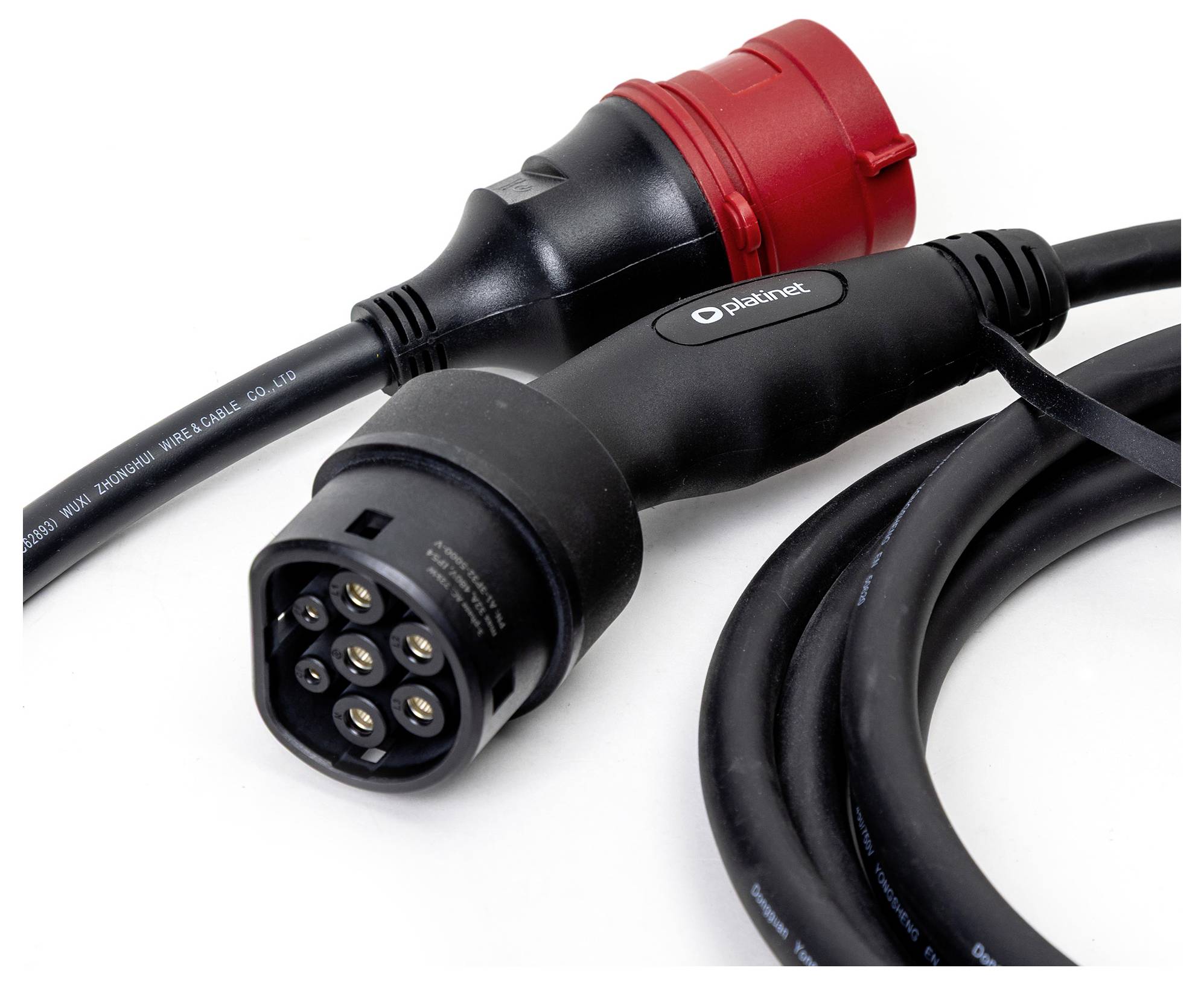 "Rubberneck"-markiertes schwarzes und rotes industrielles Stromkabel mit einem kreisförmigen Anschluss, der mehrere Pins aufweist und für robuste elektrische Verbindungen verwendet wird.