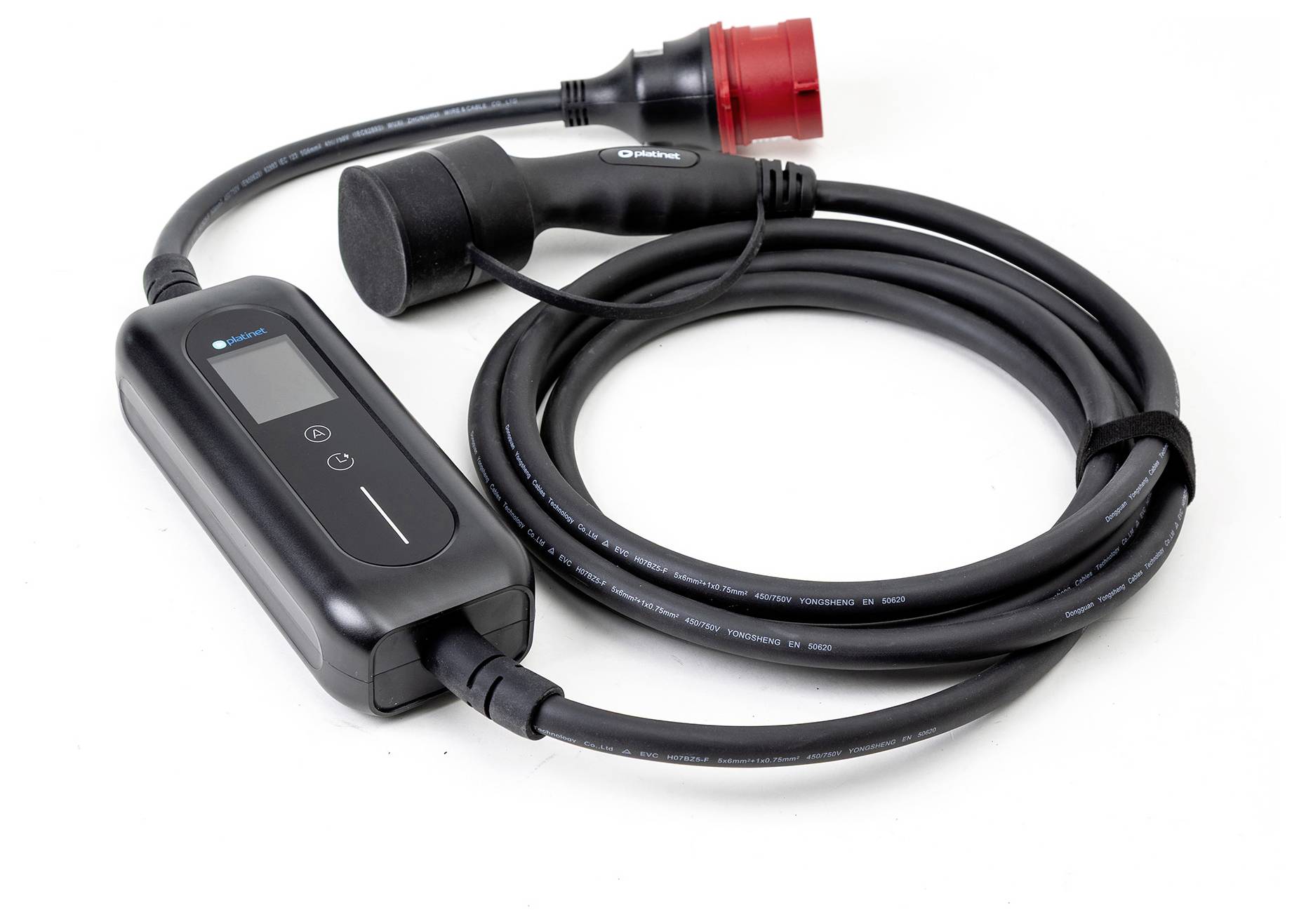 Elektrofahrzeug-Ladekabel mit digitaler Anzeige und rotem Stromstecker, aufgewickelt und einsatzbereit.