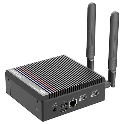 Ein kompaktes schwarzes Mini-PC mit Doppelantenne, ausgestattet mit HDMI-Anschlüssen, USB-Anschlüssen, einem Einschaltknopf und einem Logo auf der Oberseite.