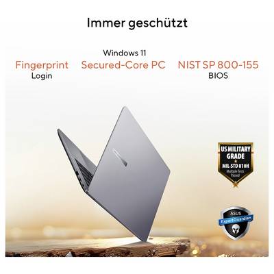 Ein Laptop, der Sicherheitsfunktionen präsentiert mit ‚Fingerabdruck-Anmeldung', ‚Secured-Core PC', ‚NIST SP 800-155 BIOS' und ‚Windows 11'.