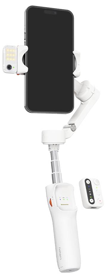 Ein Smartphone auf einem weißen Gimbal-Stabilisator mit angebrachtem LED-Licht und Fernbedienung, der für ruhige Aufnahmen und Fotografie verwendet wird.
