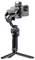 Ein Smartphone auf einem Smooth M7 Gimbal, entwickelt zur Stabilisierung während der Videoaufnahme, steht auf einer Stativbasis.